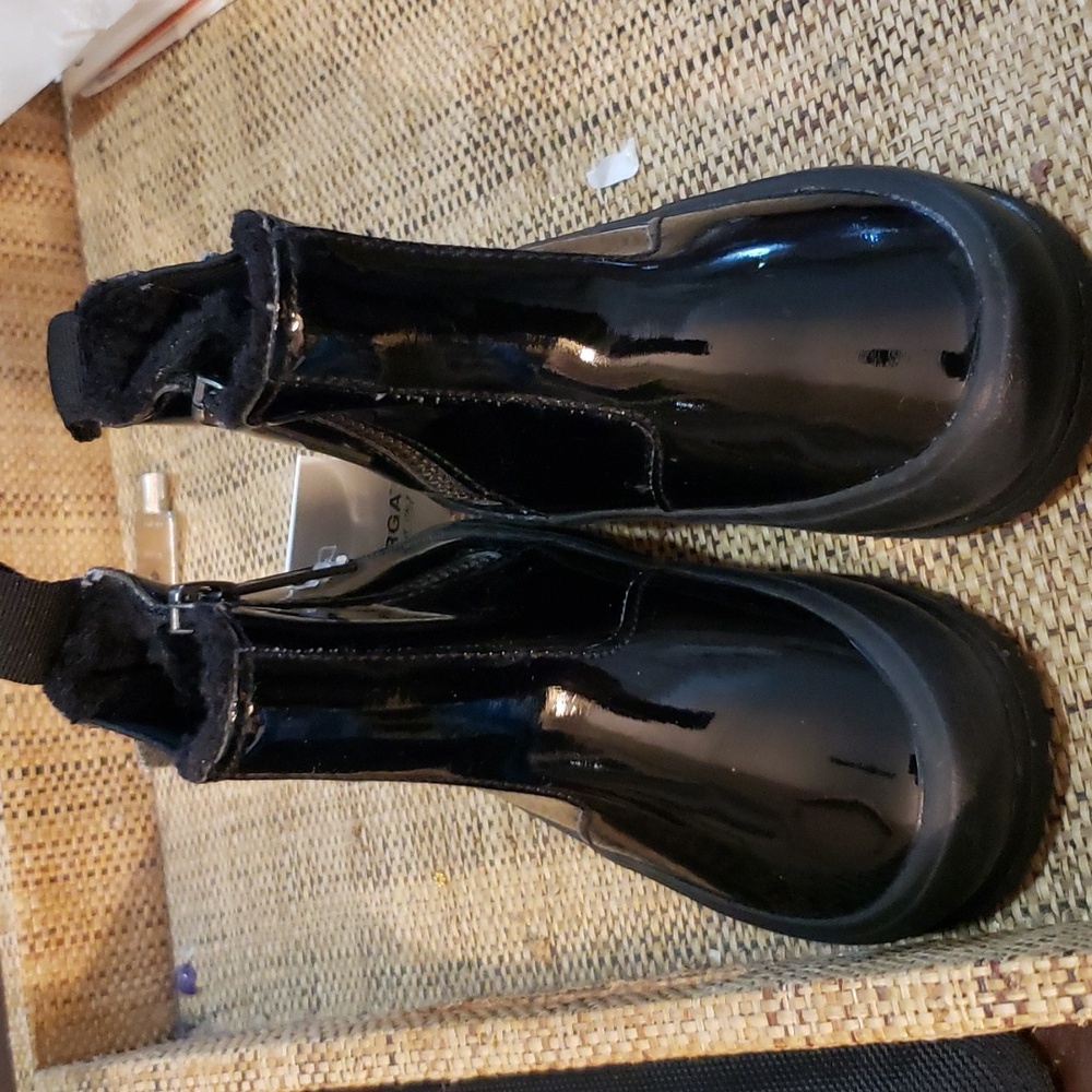 NWT Suberba patent leather boots sz 6 1/2